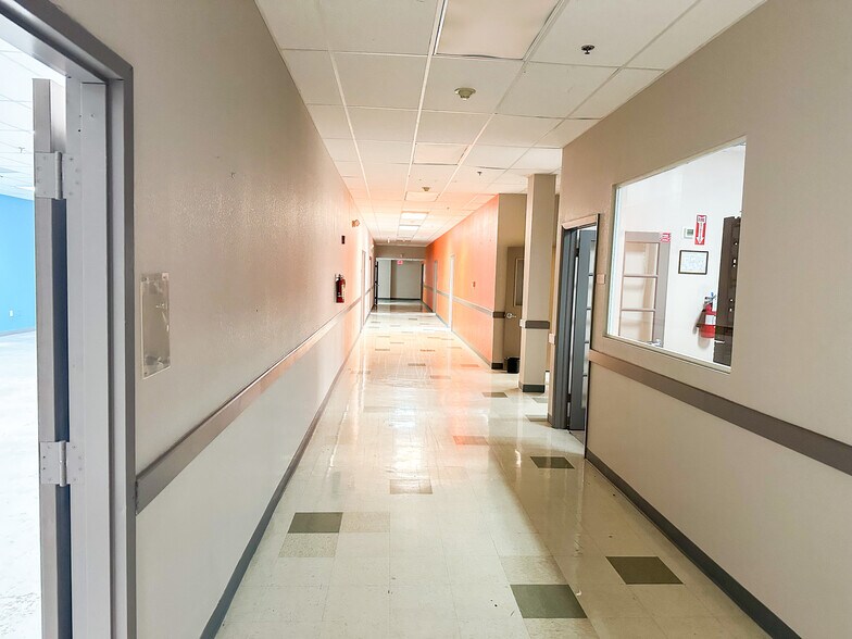 More Photos Of 7841-7899 Pines Blvd, Pembroke Pines Supermarket For Sale