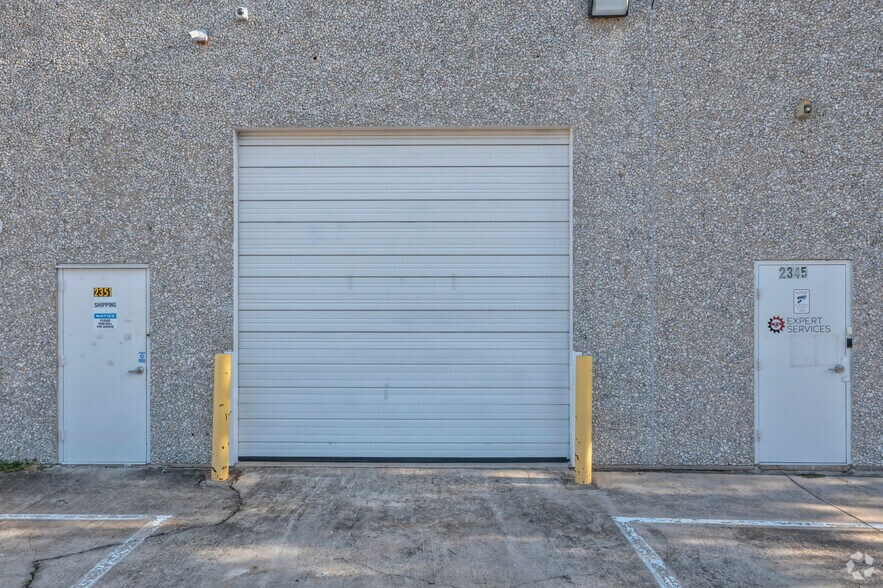 More Photos Of 2345-2355 Merritt Dr, Garland Unknown For Lease