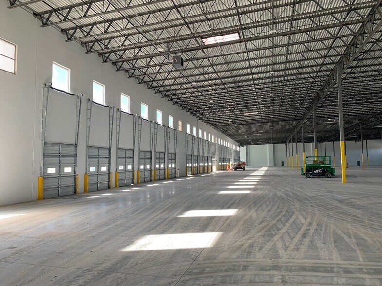 More Photos Of 15012 S Post Oak Rd, Houston Unknown For Lease