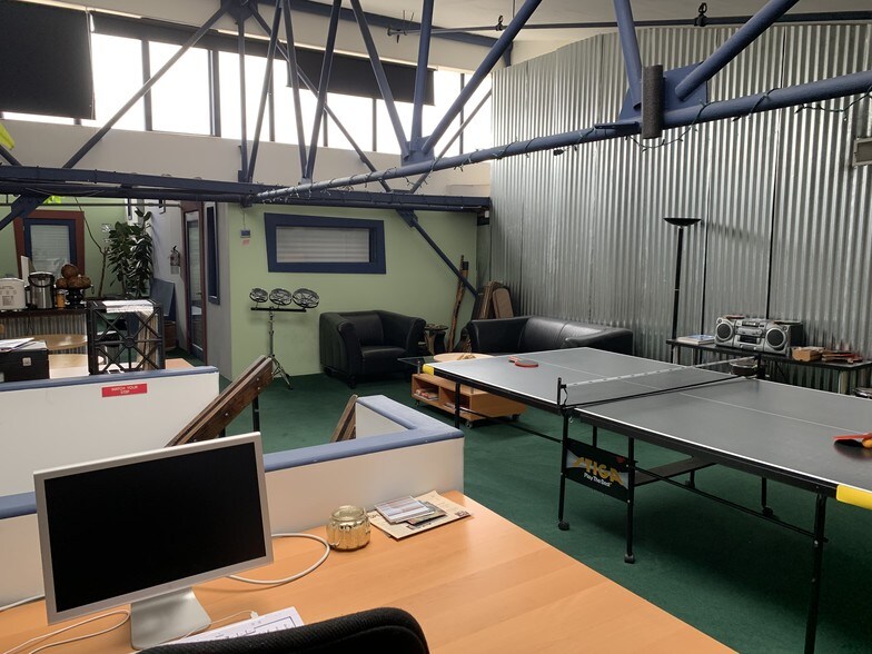 More Photos Of 1825 Stanford St, Santa Monica Research And Development For Lease