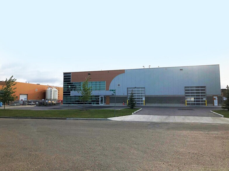 More Photos Of 11921 152 St NW, Edmonton Manufacturing For Lease