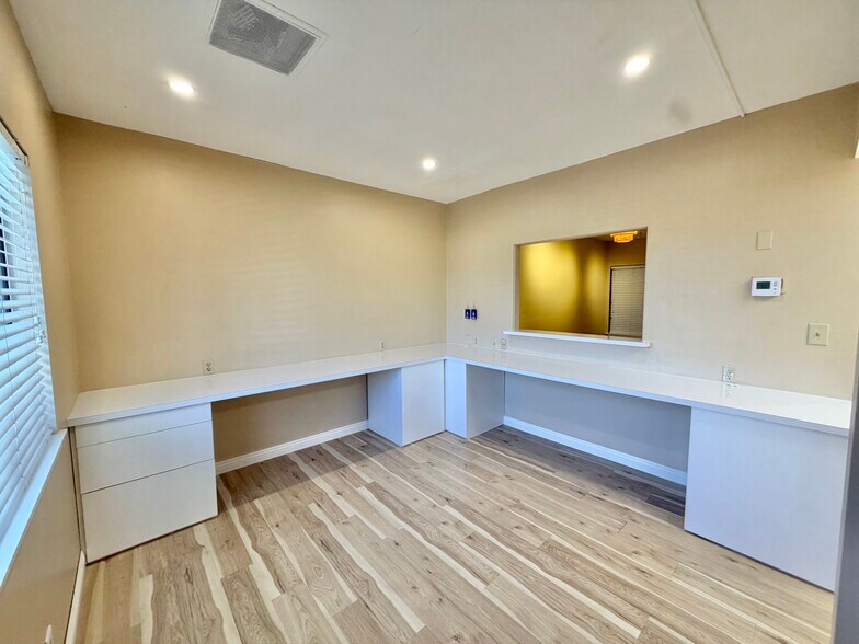 More Photos Of 3231 Waring Ct, Oceanside Medical For Lease