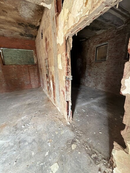 More Photos Of 5855 Ager Rd, Hyattsville Freestanding For Sale