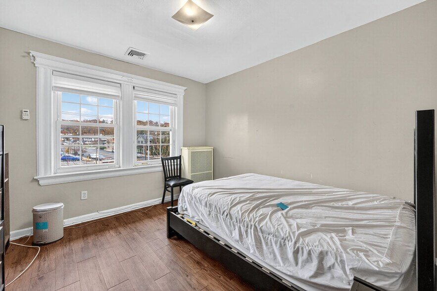 More Photos Of 160 Bloomfield Ave, Verona Storefront Retail Office For Sale