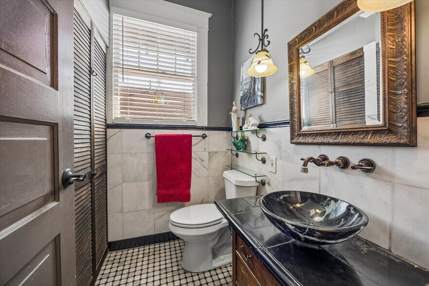 More Photos Of 715 Broadway St, Galveston Specialty For Sale
