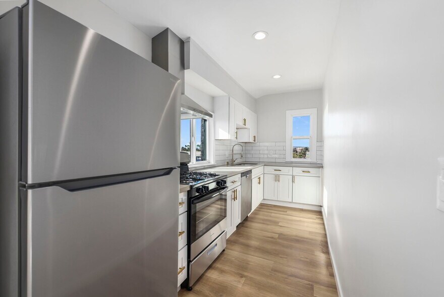 More Photos Of 1827 E 4th St, Long Beach Apartments For Sale