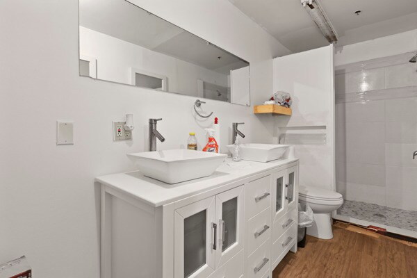 More Photos Of 317 W Broughton St, Savannah Storefront Retail Office For Lease