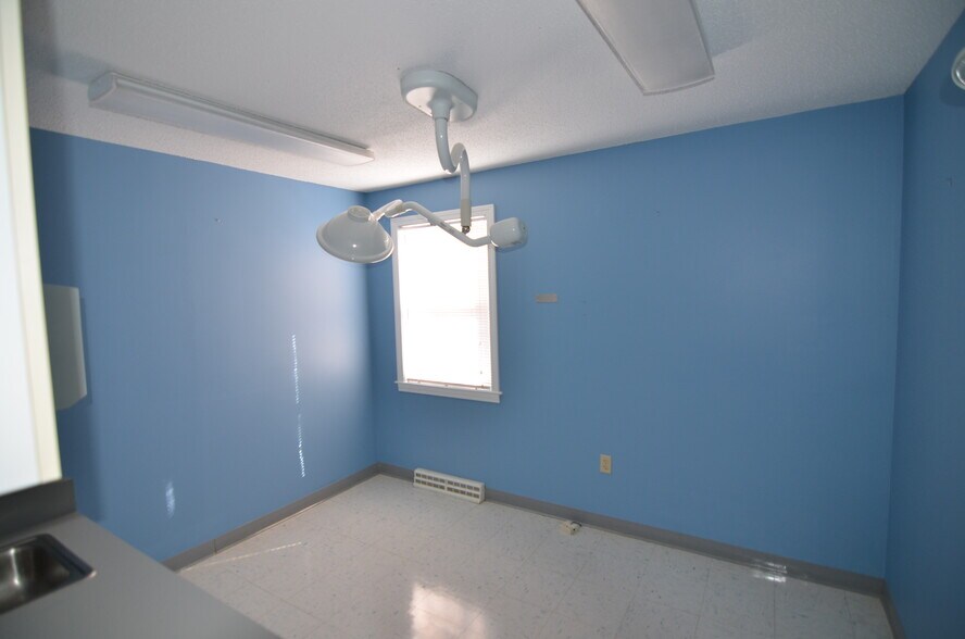More Photos Of 180 Poquonock Ave, Windsor Medical For Lease