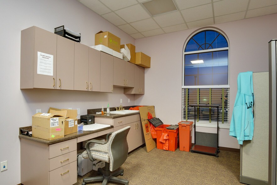 More Photos Of 8120 Garnet Dr, Dayton Medical For Sale