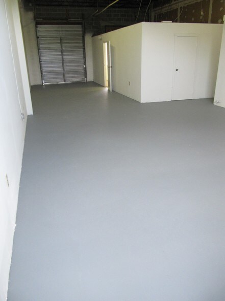 More Photos Of 4544 Beech Rd, Temple Hills Warehouse For Lease