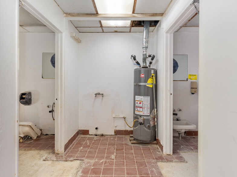 More Photos Of 202-204 E Imperial Ave, El Segundo Storefront For Lease