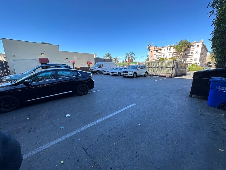 More Photos Of 4652-4654 Lankershim Blvd, North Hollywood Storefront Retail Office For Lease