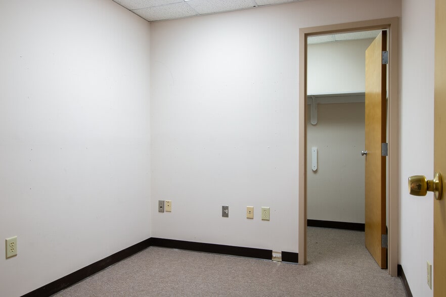 More Photos Of 616 E Landis Ave, Vineland Office Residential For Lease