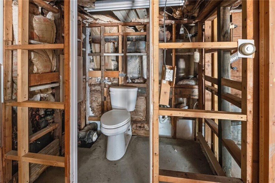 More Photos Of 400 Thames St, Bristol Multifamily For Sale