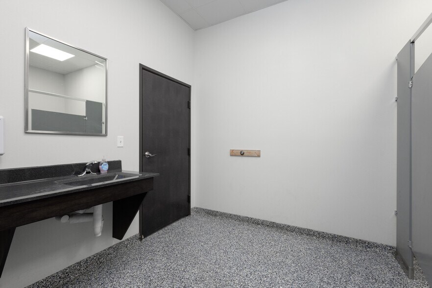 More Photos Of 317 Studdart Ave, Graceville General Retail For Sale