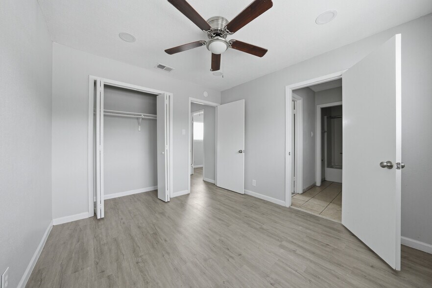 More Photos Of 11803 Alamo Blanco St, San Antonio Apartments For Sale