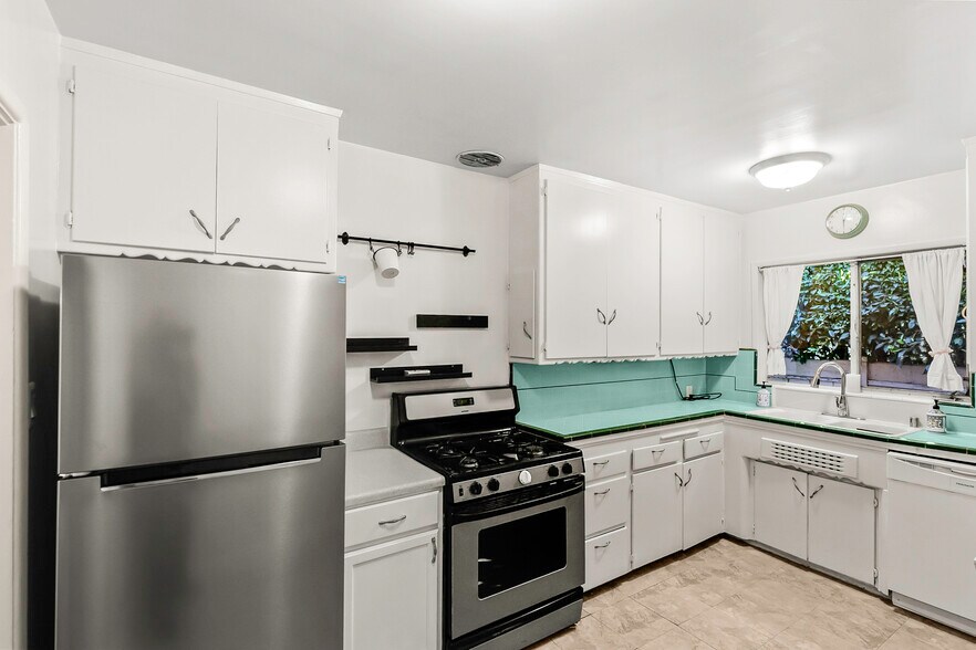 More Photos Of 1167 Nelrose Ave, Venice Apartments For Sale