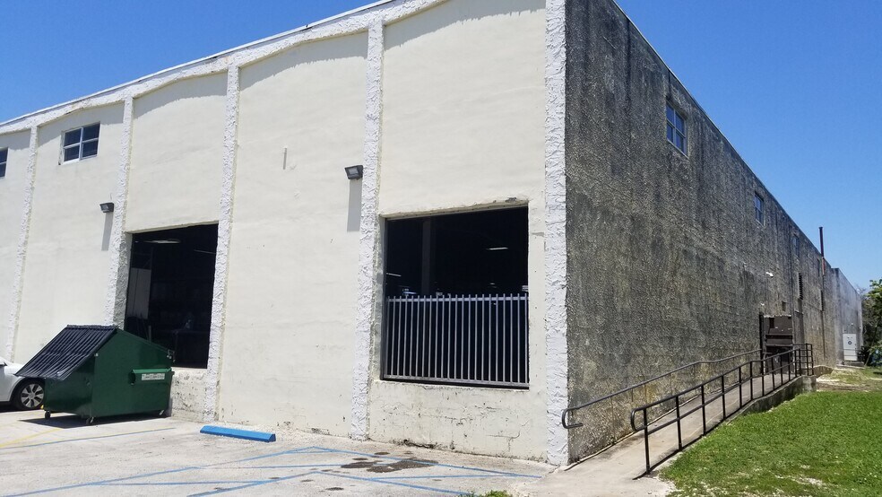 More Photos Of 7889 NW 98th St, Hialeah Gardens Warehouse For Lease