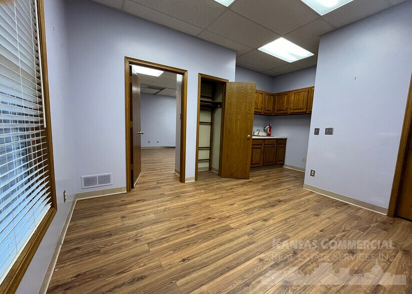 More Photos Of 1119 SW Gage Blvd, Topeka Medical For Lease
