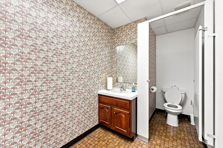 More Photos Of 1284 Gap Newport Pike, Avondale Medical For Sale
