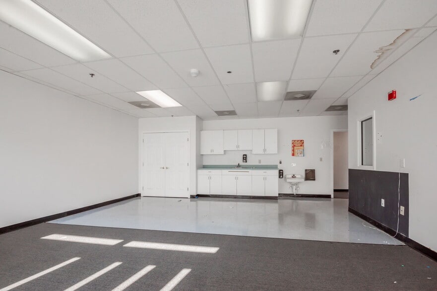 More Photos Of 908 Churchmans Road Ext, New Castle Office For Lease