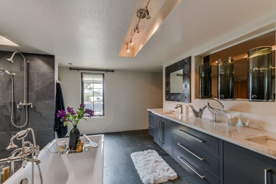 More Photos Of 1703 Highway 35 S, Rockport Office Residential For Lease