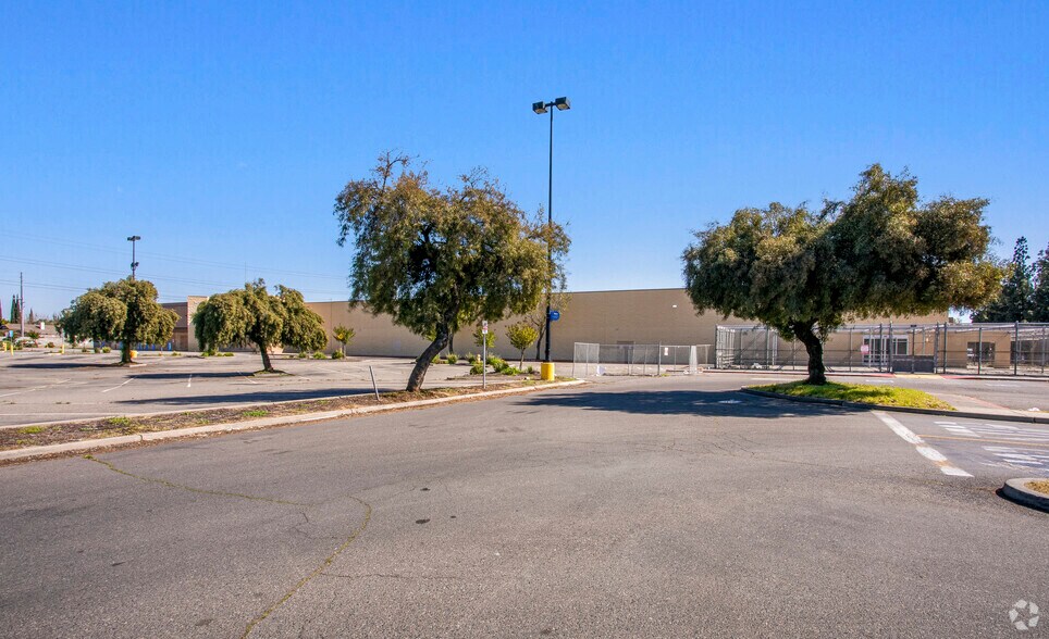 More Photos Of 1670 Mitchell Rd, Ceres General Retail For Lease