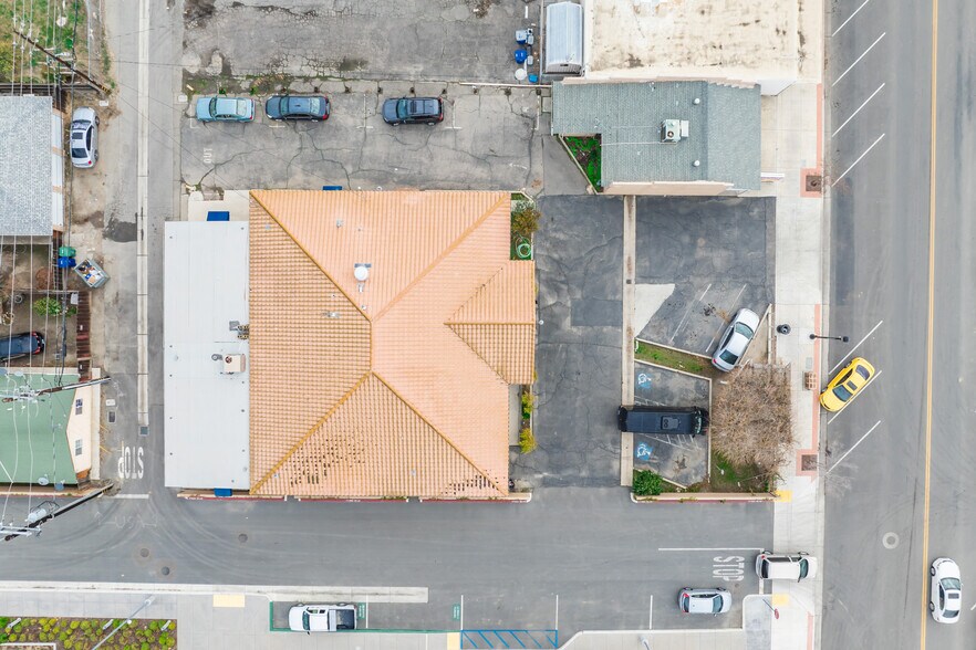 More Photos Of 927 O St, Firebaugh Healthcare For Sale