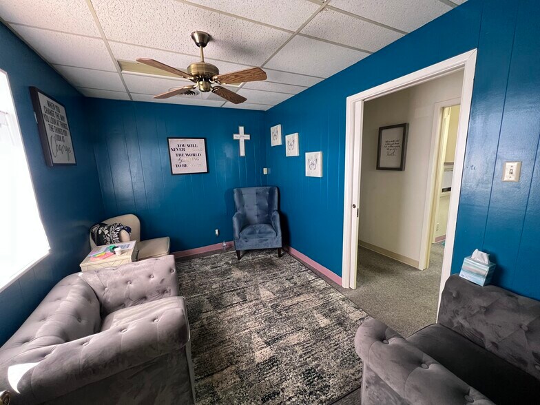 More Photos Of 817 E 7th St, Odessa Office For Lease