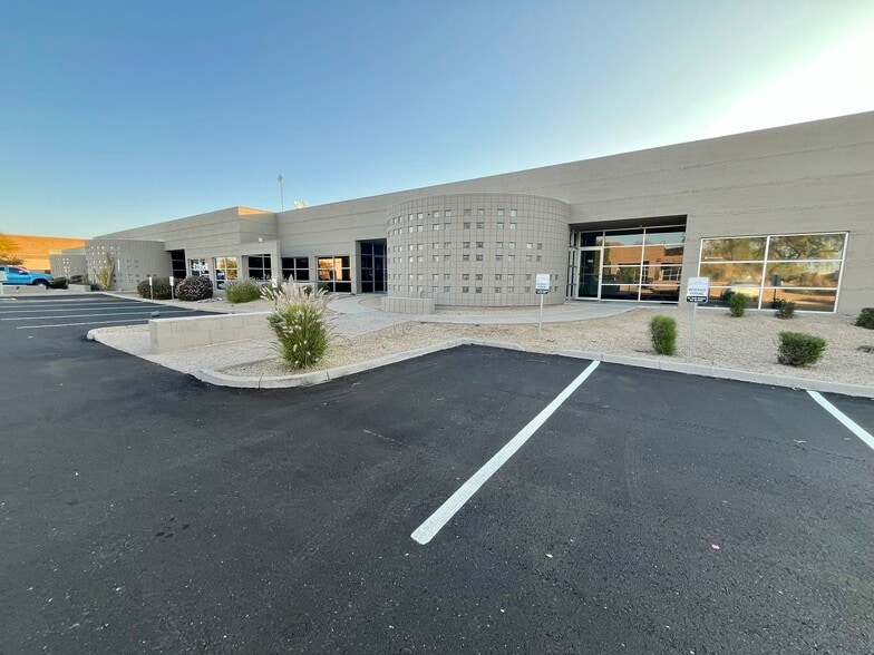 More Photos Of 8341 E Evans Rd, Scottsdale Warehouse For Lease