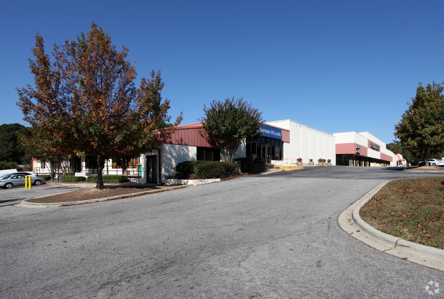 More Photos Of 910-980 Kildaire Farm Rd, Cary Unknown For Lease