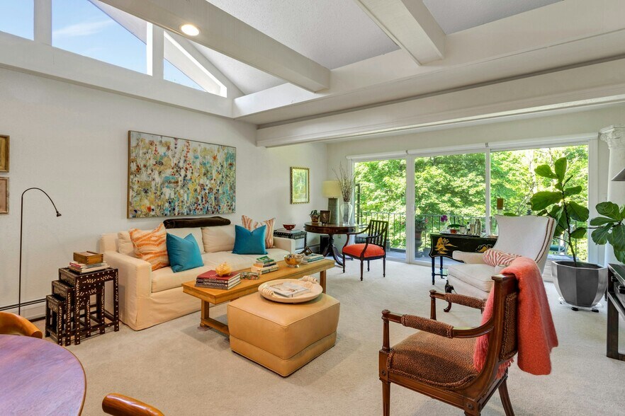 More Photos Of 1038-1056 Main St S, Woodbury Apartments For Sale