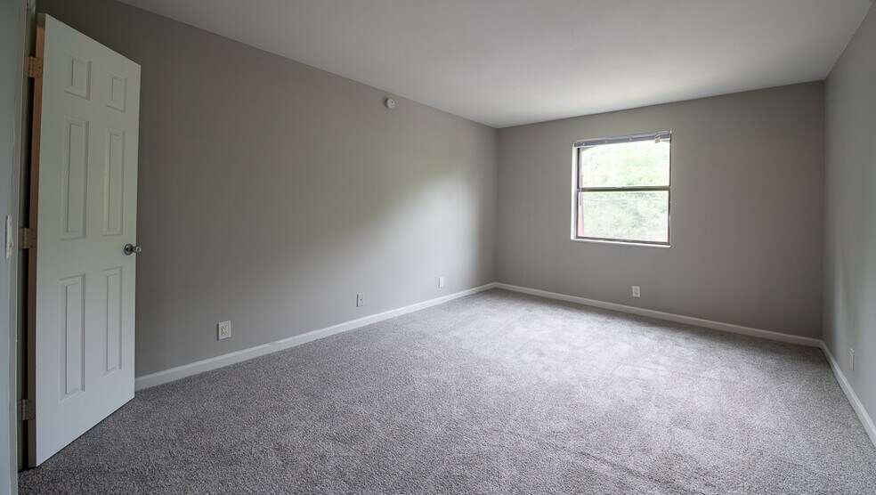 More Photos Of 126 Walton Ferry Rd, Hendersonville Apartments For Sale