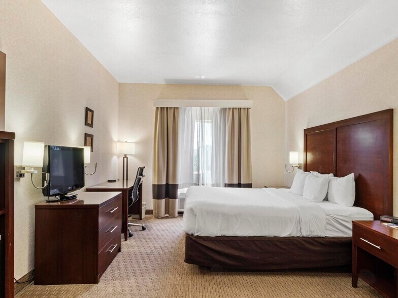 More Photos Of 2970 Idaho St, Elko Hotel For Sale