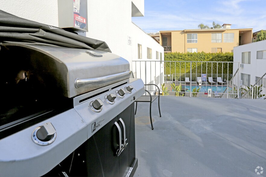 More Photos Of 954 Palm Ave, West Hollywood Apartments For Sale