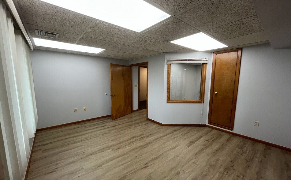 More Photos Of 860 US Highway 1, Edison Medical For Sale