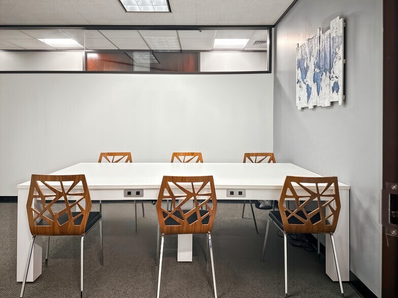 More Photos Of 1100 Poydras St, New Orleans Coworking Space