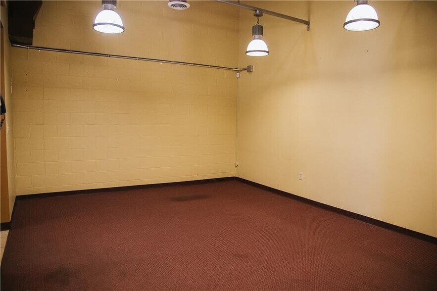 More Photos Of 81 Western Industrial Dr, Cranston Warehouse For Sale