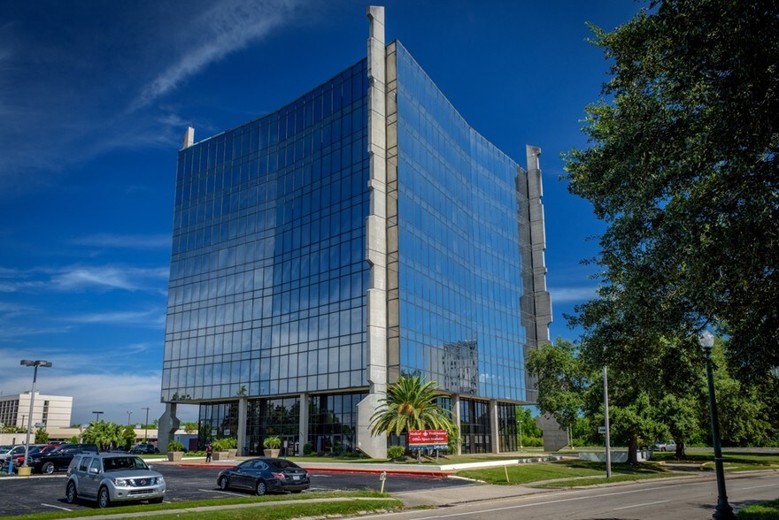 More Photos Of 10001 Lake Forest Blvd, New Orleans Office For Lease