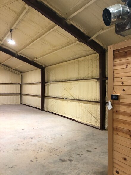 More Photos Of 1009 Old Plantersville, Montgomery Warehouse For Lease