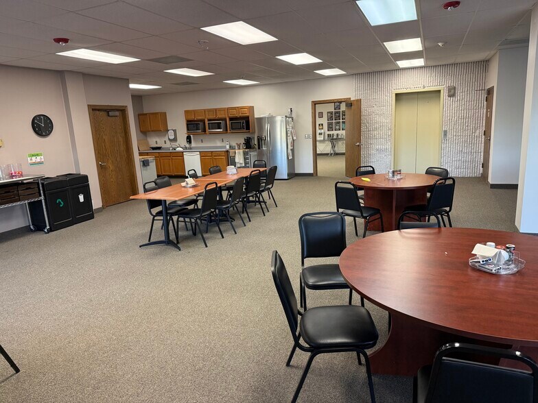 More Photos Of 186 County Road U, River Falls Office For Lease