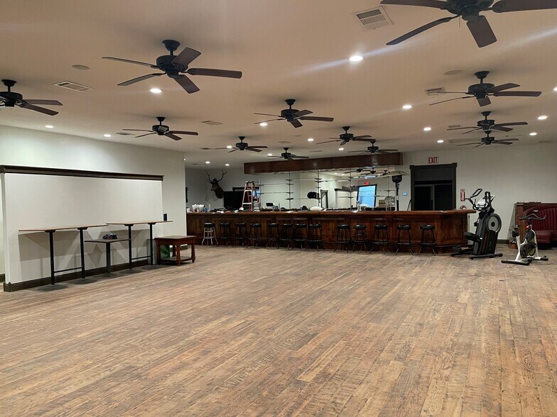 More Photos Of 5020 19 1/2 Ave, Riverdale Restaurant For Sale