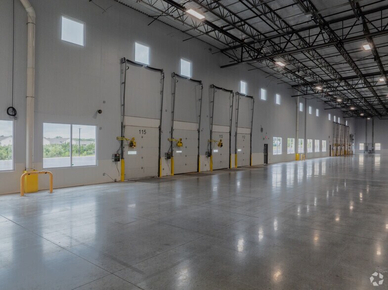 More Photos Of 6422 E Campus Dr, San Antonio Warehouse For Lease