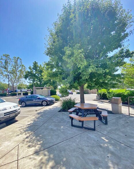 More Photos Of 9146 Harbour Point Dr, Elk Grove Service Station For Lease