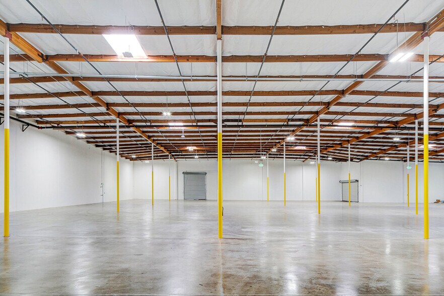 More Photos Of 25425 Rye Canyon Rd, Valencia Manufacturing For Lease