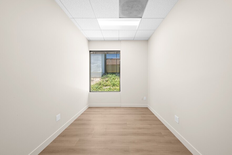 More Photos Of 24011 Ventura Blvd, Calabasas Medical For Lease