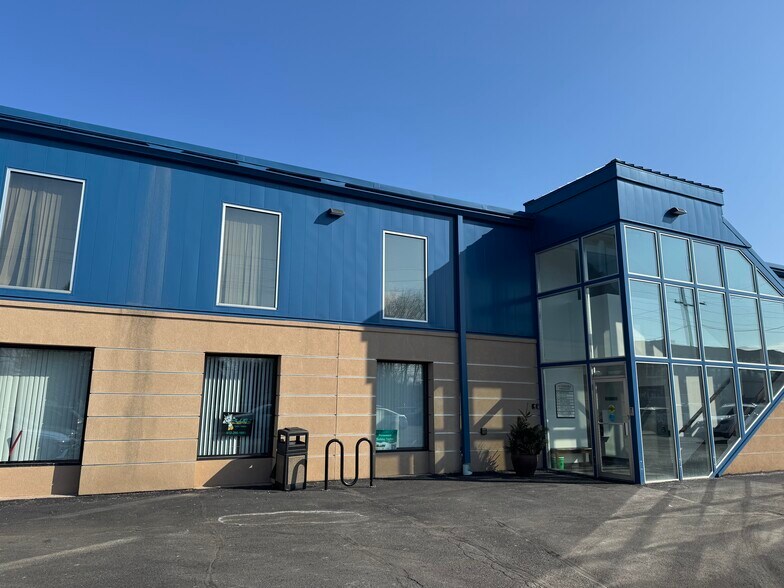 More Photos Of 146 N Lake St, Forest Lake Medical For Lease