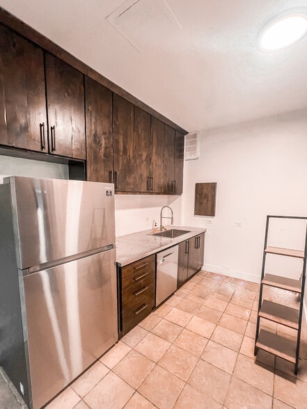 More Photos Of 852-856 N Damen Ave, Chicago Office For Lease