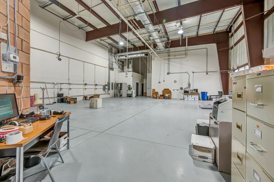 More Photos Of 1087 Federal Rd, Brookfield Warehouse For Lease