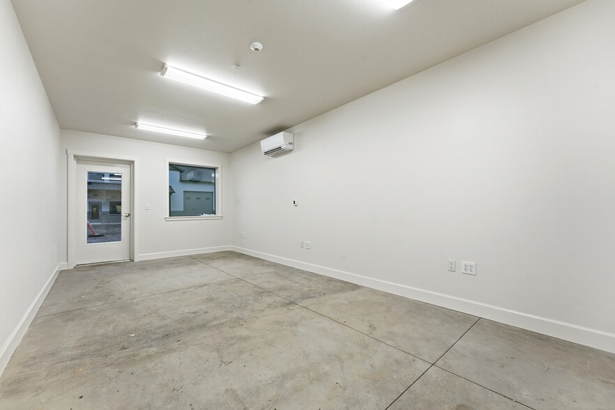 More Photos Of 15805 NE Caples Rd, Brush Prairie Warehouse For Lease